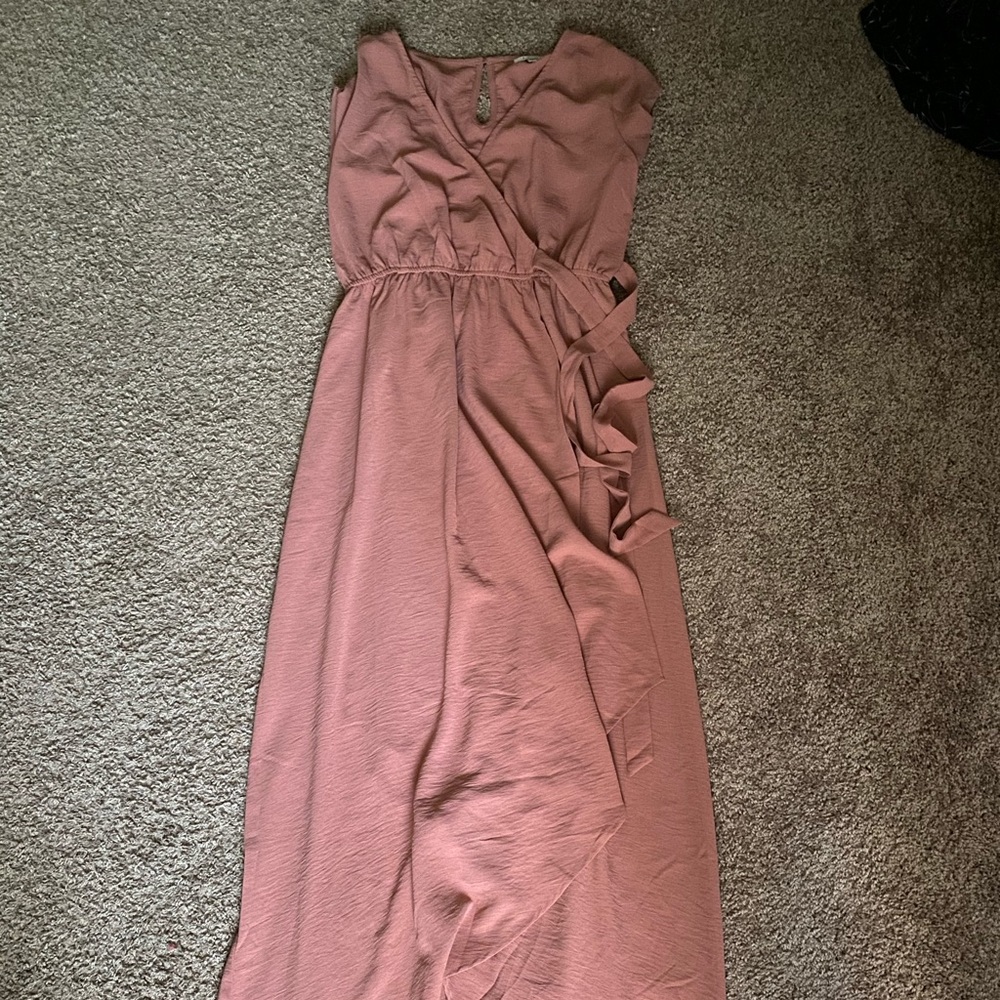Jodifl dress. Mock wrap with tie waist. Very stretchy.